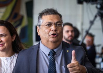 Flávio Dino se casa com discrição e presença de ministros do STF; Lula, Sarney e Brandão ficam fora da lista de convidados