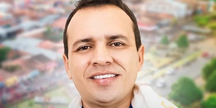 Prefeito Eleito de Nova Olinda, Ari Meneses, se Entrega à Polícia Federal em Meio à Operação Cangaço Eleitoral