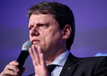 Tarcísio diz que PM que jogou homem de ponte será expulso