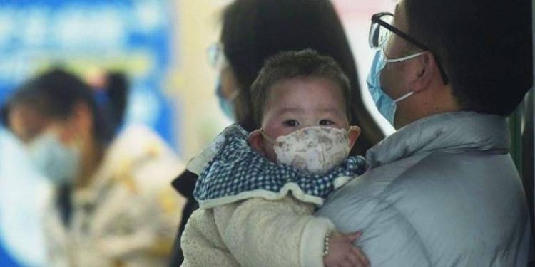 China enfrenta aumento alarmante de infecções por metapneumovírus humano entre crianças e adolescentes