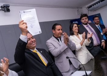 Fred Campos assume mandato como prefeito de Paço do Lumiar e Fernando Feitosa lidera nova Mesa Diretora da Câmara Municipal