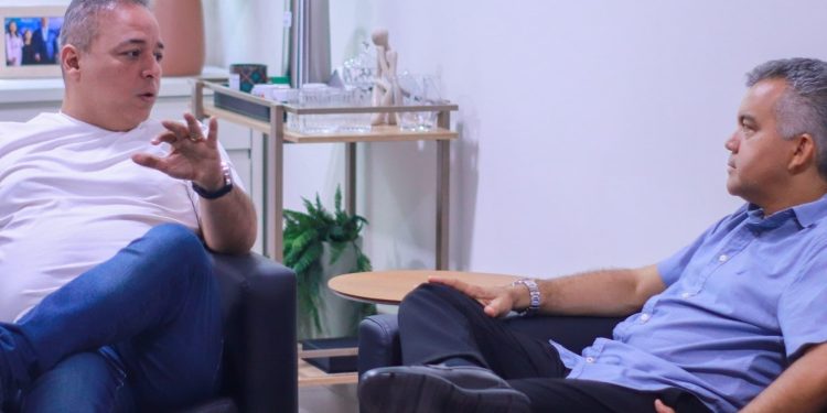 Fred Campos Recebe Deputado Cleber Verde em Visita ao Centro Administrativo de Paço do Lumiar.