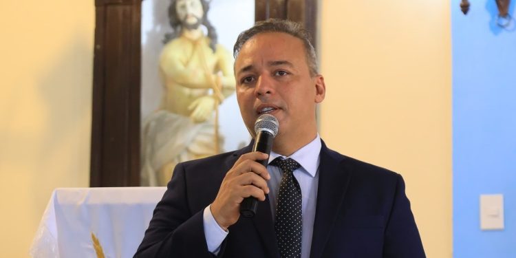 Prefeito Fred Campos promove recadastramento funcional para servidores municipais , combate ao nepotismo e nomeação de secretários