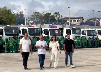 Paço do Lumiar : Presidente da Câmara Municipal, Fernando Feitosa, prestigia entrega da nova frota de limpeza pública em Paço do Lumiar
