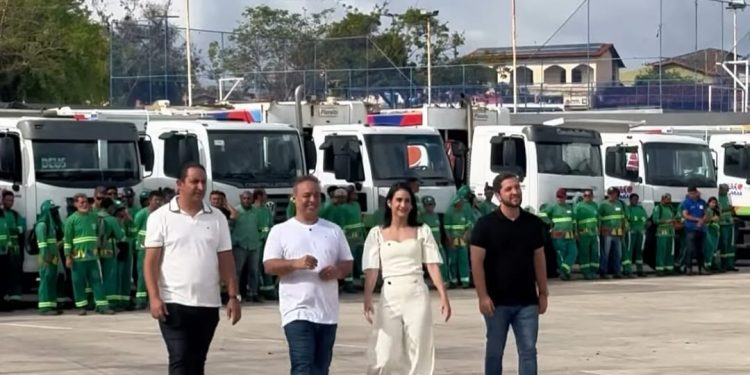 Paço do Lumiar : Presidente da Câmara Municipal, Fernando Feitosa, prestigia entrega da nova frota de limpeza pública em Paço do Lumiar