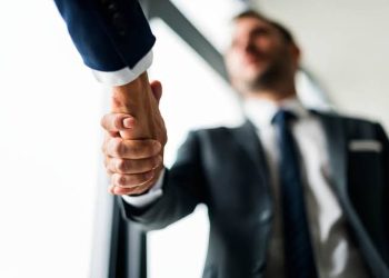 Nepotismo Cruzado: O Teatro da Imoralidade no Palco da Administração Pública do Maranhão 