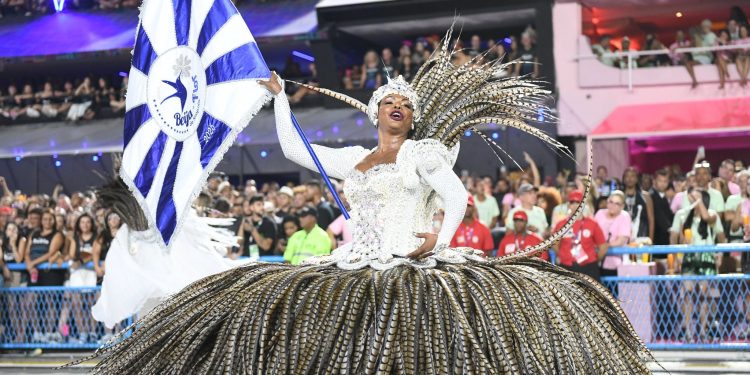 Beija-Flor brilha na Sapucaí e conquista seu 15º título no Carnaval do Rio