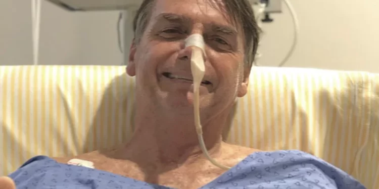 Bolsonaro passa por cirurgia no intestino em Brasília