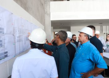 Carlos Brandão vistoria obras do Complexo de Ciências da Saúde da UEMA em São Luís