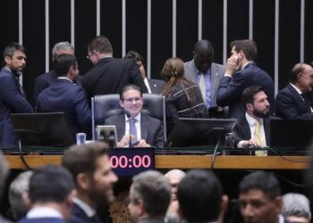 Câmara Federal vota a favor do povo e derruba aumento de imposto do governo Lula.