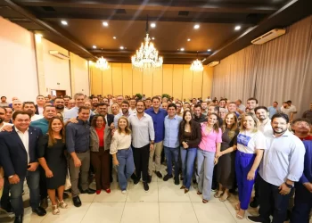 Apoio de União Brasil e PP impulsiona Orleans à dianteira da disputa