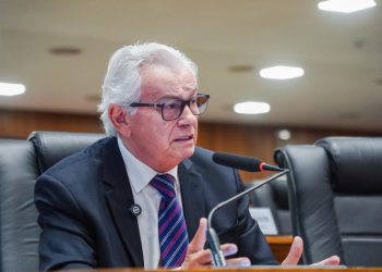 Entre riscos digitais e adultização precoce, projeto de Arnaldo Melo cria rede de proteção infantil