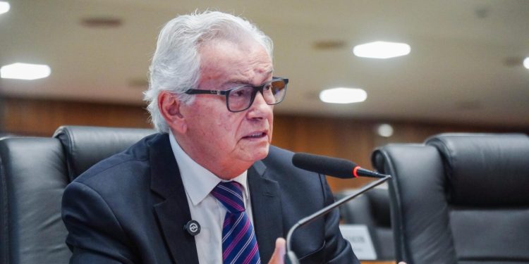 Entre riscos digitais e adultização precoce, projeto de Arnaldo Melo cria rede de proteção infantil