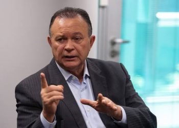 Governador Carlos Brandão sobe o tom,  rebate acusações da oposição e reforça transparência do governo