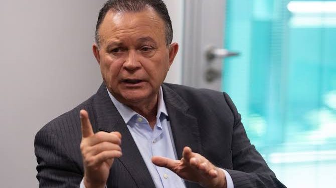 Governador Carlos Brandão sobe o tom, rebate acusações da oposição e reforça transparência do governo