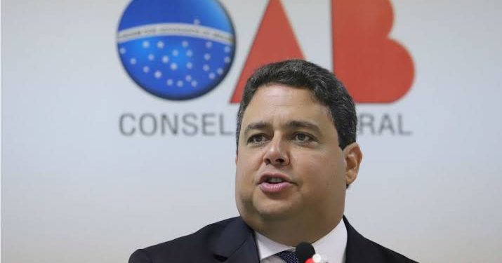 Extremismo: Ex-presidente da OAB, Felipe Santa Cruz sugere execução de Bolsonaro pena de morte e bala na nuca.