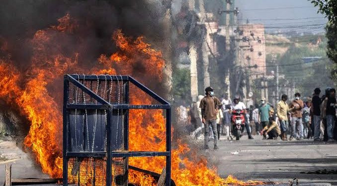 “Nepal cala as redes e ensurdece nas ruas: 19 mortos em repressão brutal”
