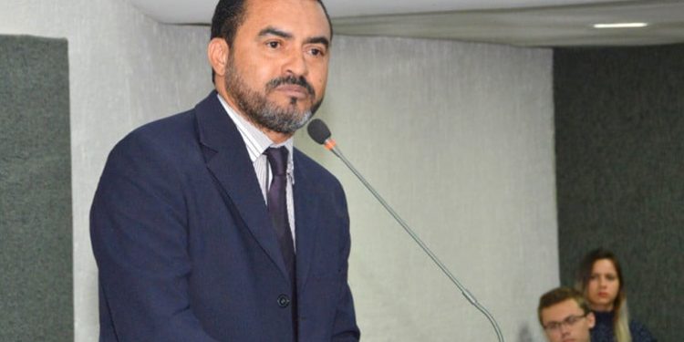 Governador do Tocantins é afastado do cargo por suspeita de desvio milionário de emendas parlamentares
