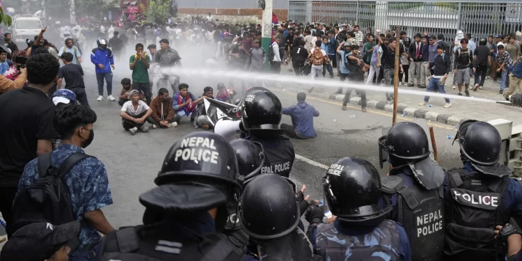 Nepal em Ruínas: A Derrocada do Comunismo que Traiu o Seu Povo