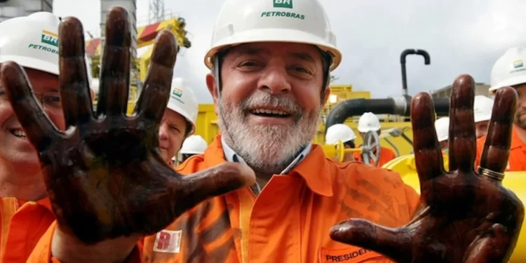 Gás, diesel e gasolina sobem em 1º de janeiro: governo Lula transforma população em fonte de lucro