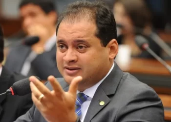 Senador Weverton Rocha comenta busca da PF e diz estar à disposição das autoridades