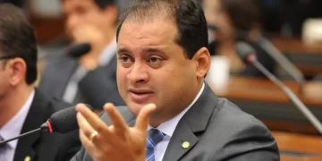 Senador Weverton Rocha comenta busca da PF e diz estar à disposição das autoridades