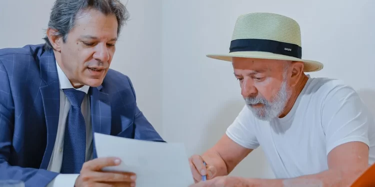 País fecha o ano quebrado, déficit explode e governo aperta o cerco ao impor impostos sobre autônomos.