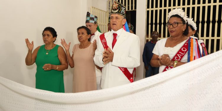 Fé, promessa e devoção marcam o baile de São Gonçalo realizado por Orlete Mafra