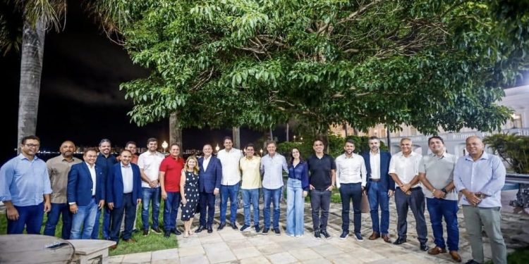 Doze partidos fecham com Orleans Brandão na disputa pelo Palácio dos Leões