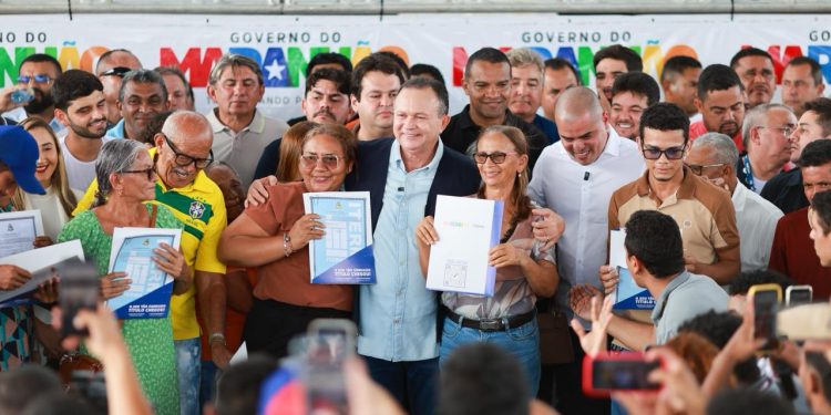 Brandão leva a Santa Luzia mil títulos, saúde, obras e economia