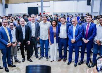 Romaria oportunista dos desesperados: anúncio de Eduardo Braide atrai conversões súbitas de Dinistas  e expõe o velório de Felipe Camarão