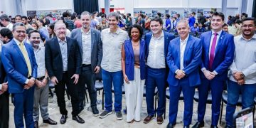 Romaria oportunista dos desesperados: anúncio de Eduardo Braide atrai conversões súbitas de Dinistas e expõe o velório de Felipe Camarão