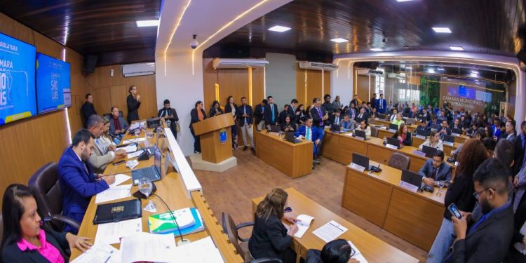 Câmara de São Luís coloca contas de Edivaldo e Braide sob escrutínio público.