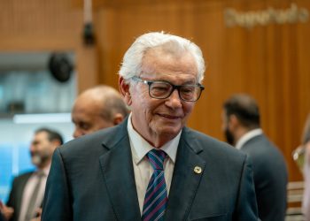 Economistas ganham reconhecimento na Assembleia em sessão proposta por Arnaldo Melo