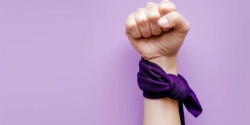 Misoginia vira crime e volta à Câmara em meio a críticas: Uma legislação no escuro.