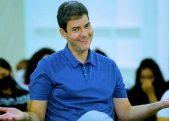 Editorial : R$ 1,6 Bilhão no Microfone, e os  desesperados de Joelhos no Aplauso