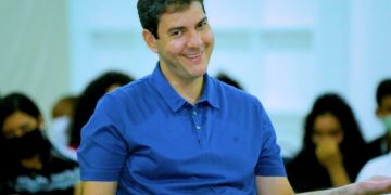 Editorial : R$ 1,6 Bilhão no Microfone, e os  desesperados de Joelhos no Aplauso