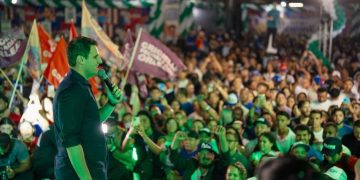 Multidão, pesquisa e força política: Orleans Brandão transforma ato em demonstração de prestígio no interior do Maranhão