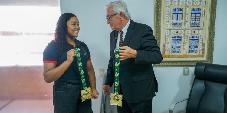 Campeã brasileira de Jiu-Jitsu, Izabella Vitória agradece apoio de Arnaldo Melo após conquistar dois ouros em Fortaleza