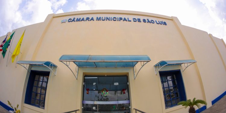 Câmara de São Luís aprova proibição de uso de banheiro feminino por pessoas trans a partir de 12 de maio.