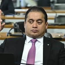 DITORIAL: “Se você não der certo em nada na vida, é só abrir um blogue”: a frase que um senador não deveria ter coragem de pronunciar