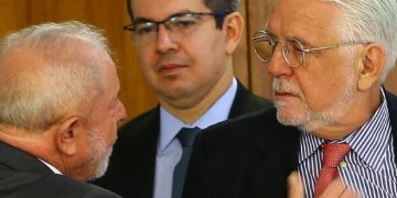 Lula espera renúncia de Jaques Wagner da liderança do governo, dizem aliados