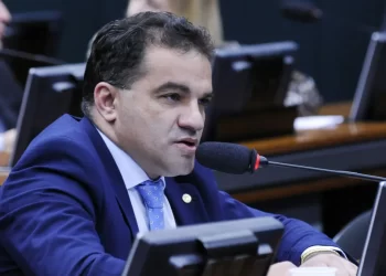 Deputado é alvo da PF por suspeita de desvio de emendas