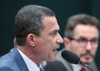 Comissão de Constituição e Justiça aprova PEC que reduz maioridade penal  Fonte: Agência Câmara de Notícias
