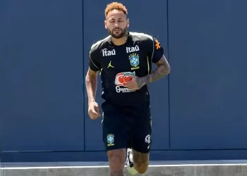 Neymar treina em campo com a Seleção pela primeira vez nos EUA