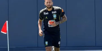 Neymar treina em campo com a Seleção pela primeira vez nos EUA