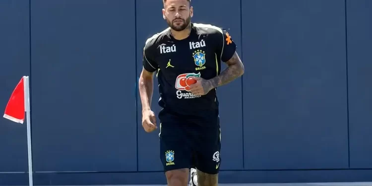 Neymar treina em campo com a Seleção pela primeira vez nos EUA