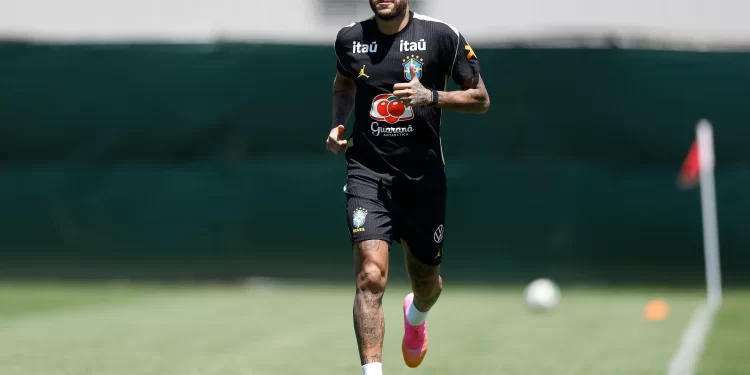 Neymar treina em campo com a Seleção pela primeira vez nos EUA