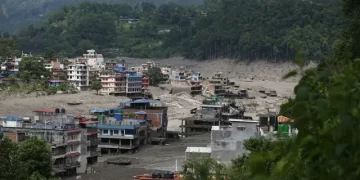 Tragédia no Himalaia: deslizamento e enchentes deixam quase 800 mortos e mais de 3 mil desaparecidos no Nepal