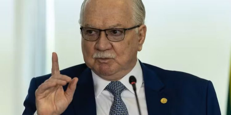 Fachin nega julgar Moraes e Mendonça juntos e marca sessão do relator do Master para 23 de setembro
